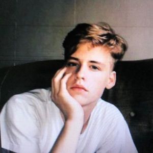 Meet your Posher, Adela